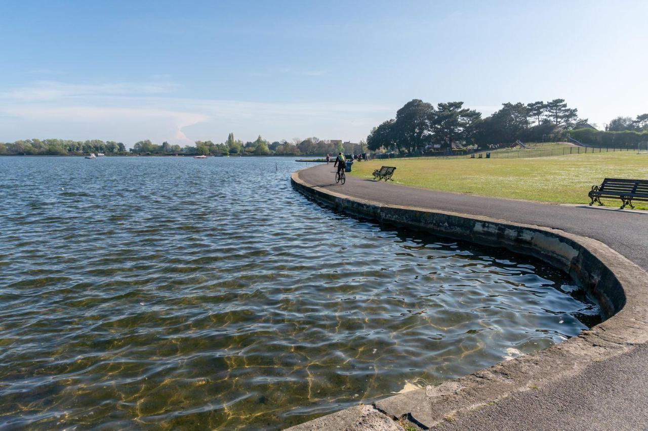 Park Lake View 풀 외부 사진