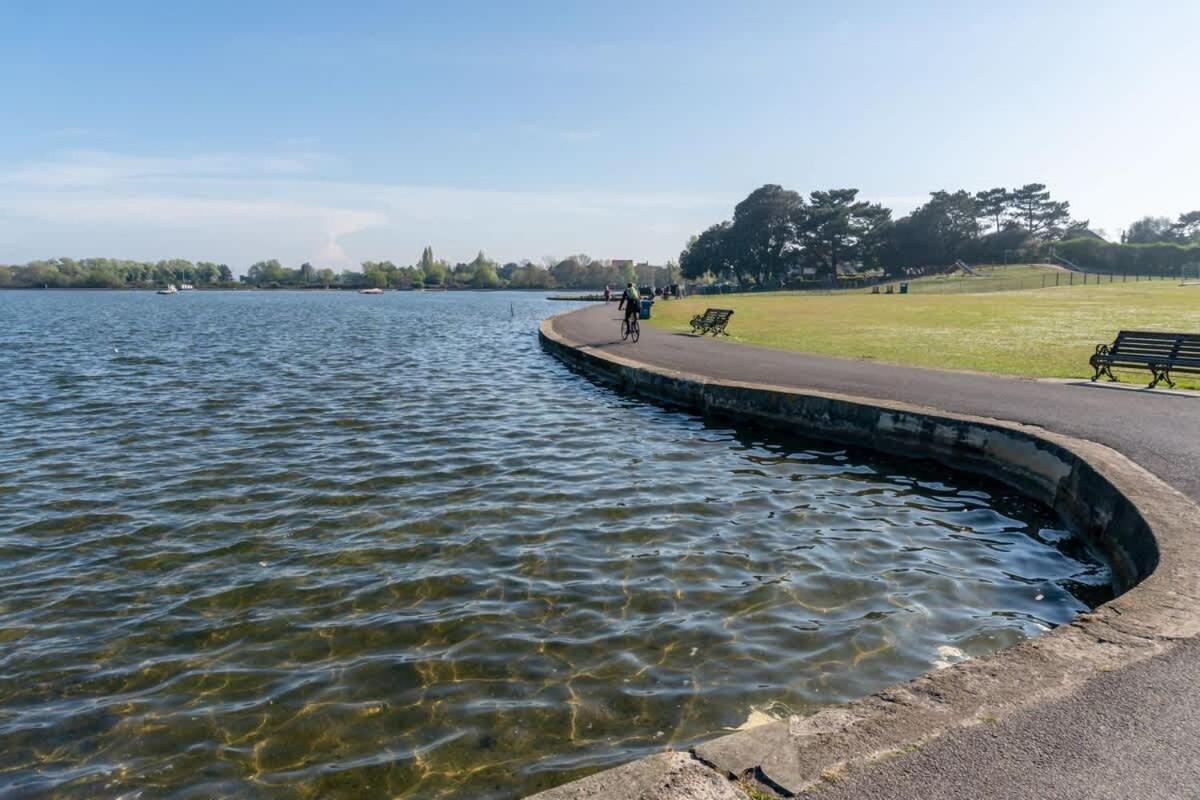 Park Lake View 풀 외부 사진